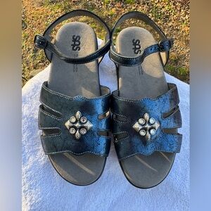 SAS NEW Helena Strap Sandals Metallic Cracked Finish Leather Jeweled 8 1/2 WW